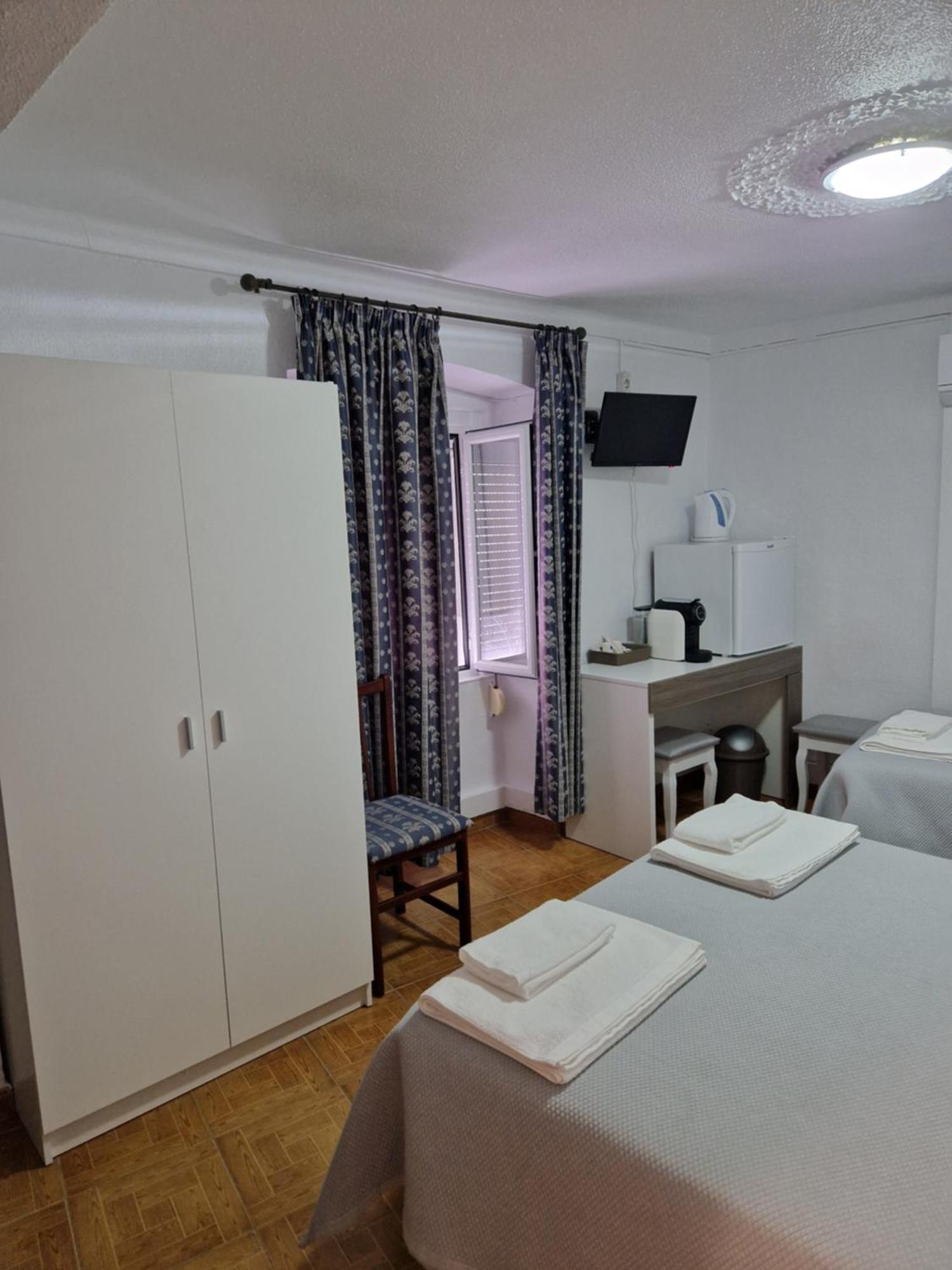 Residencial Antonio Mocisso Guesthouse 엘바스 외부 사진
